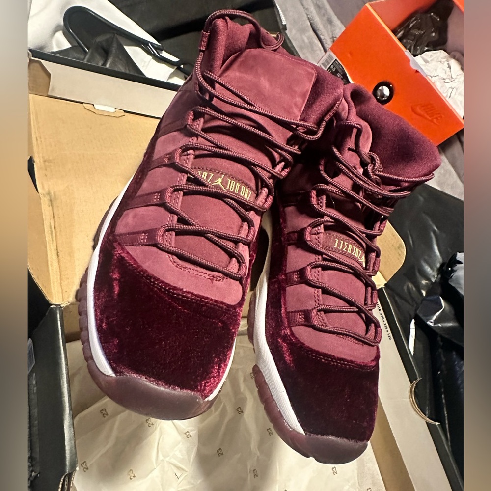 Air Jordan Retro 11 Heiress Velvet